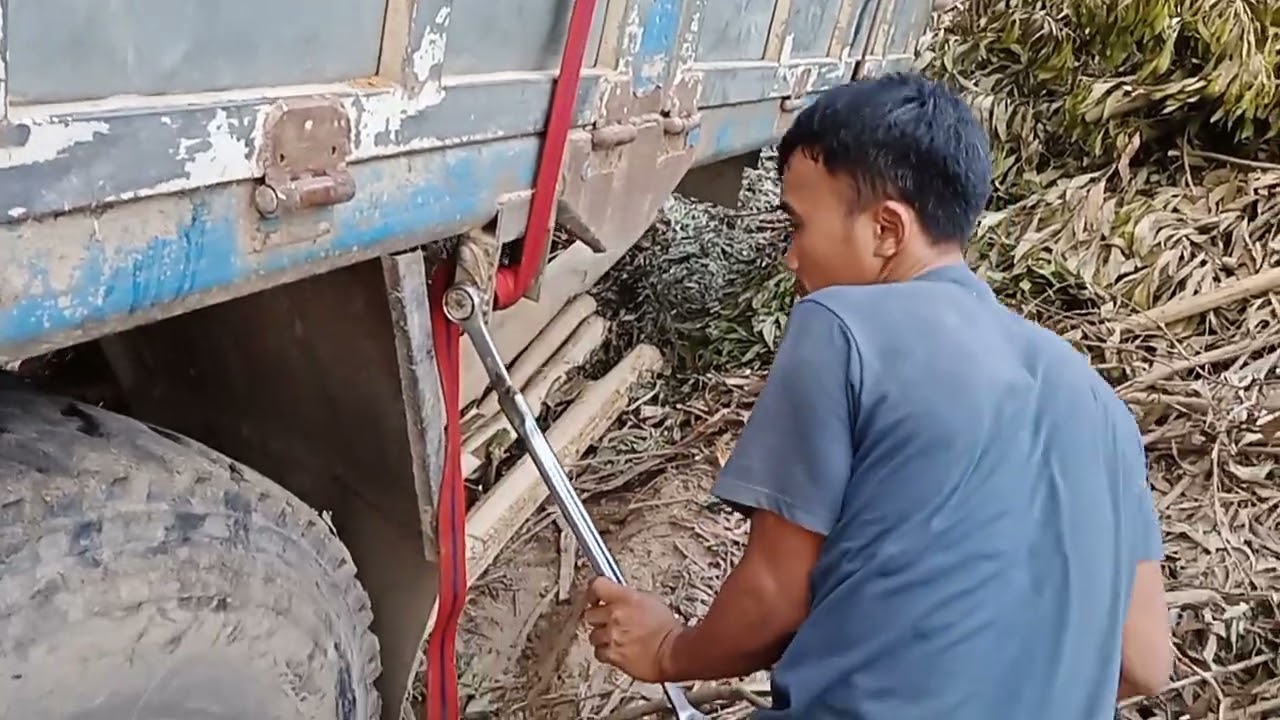 xe tải chở keo làm khổ anh em