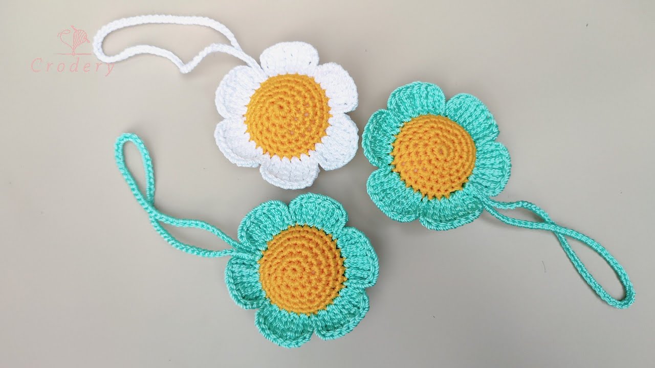 How To Crochet Amigurumi Daisy Keychain | Flower Crochet Tutorial #daisycrochet #crochetkeychain