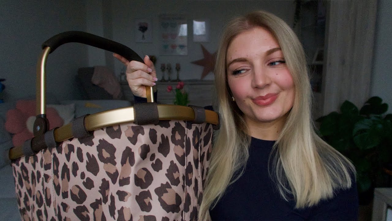 ASMR sleepy what's in my bag 🐆🎒German