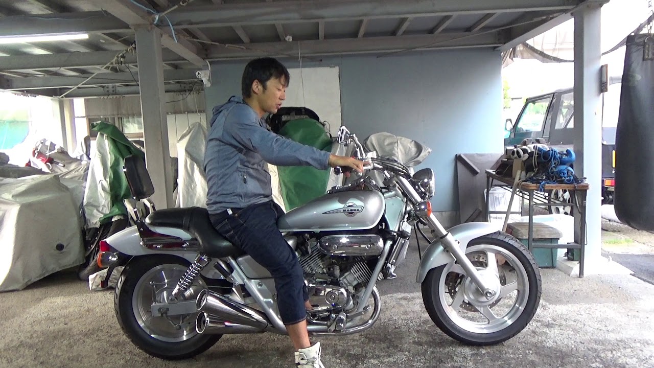 ホンダV-TWINマグナ250：参考動画：珍しいエンブレム