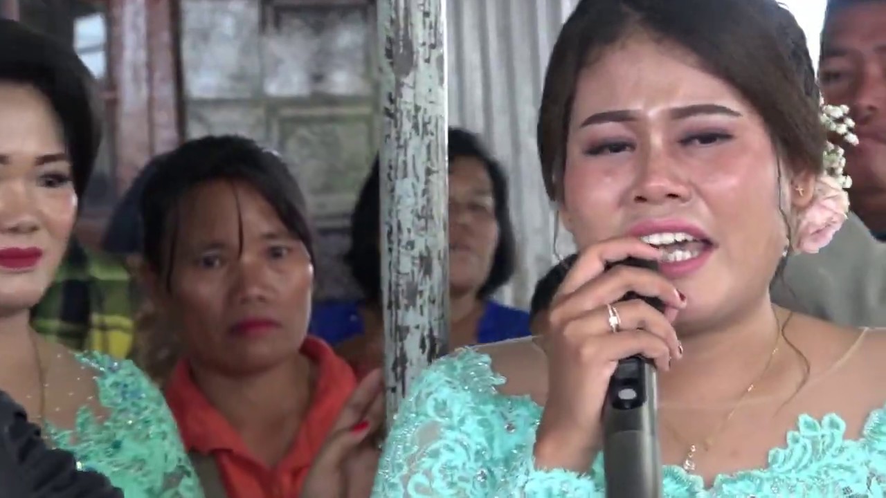 Sedih Banget..! Si Adek Nyanyi Lagu BURJU MARSIMATUA Dan TANGIANG NI DAINANG Di Pernikahan Kakaknya