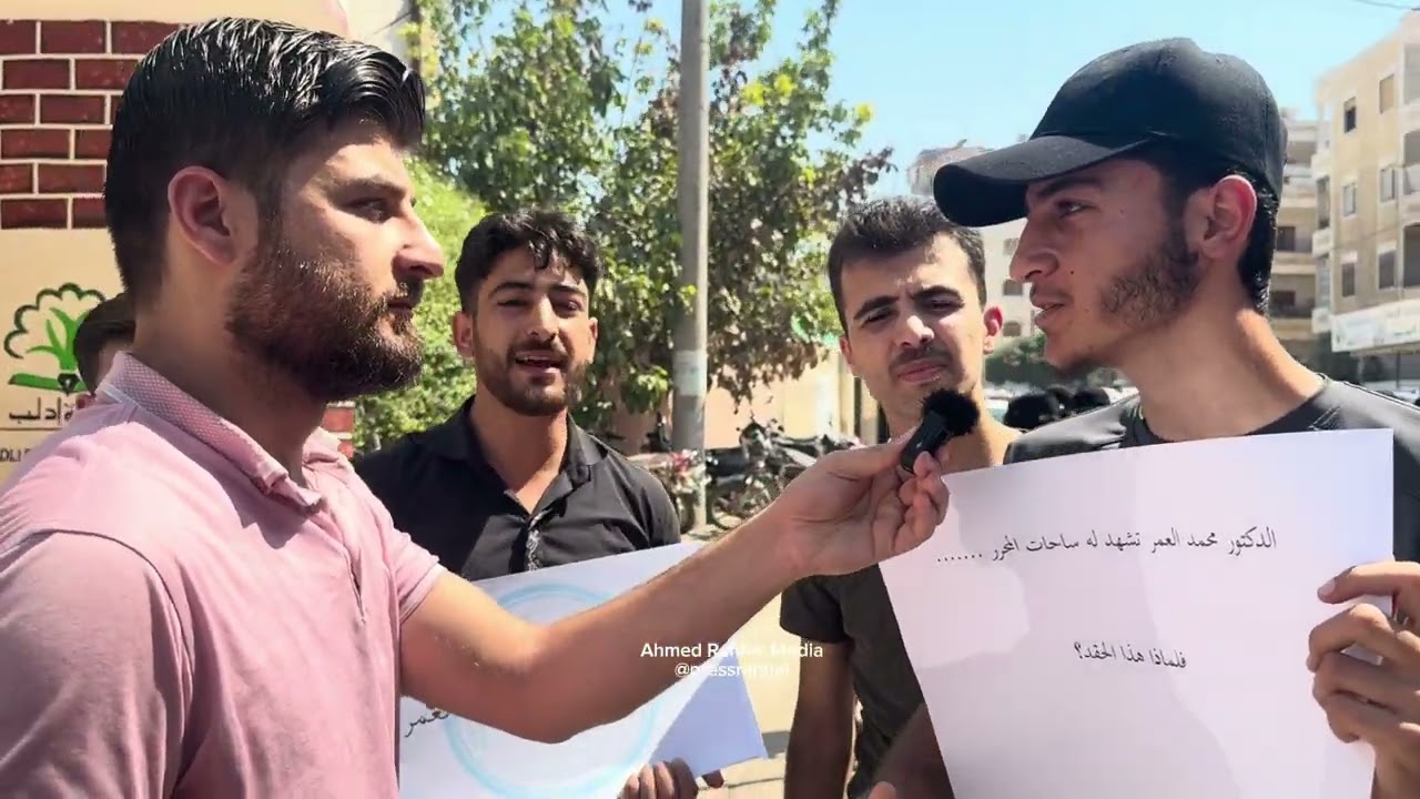 وقفة احتجاجية لطلاب جامعة إدلب رفضاً لقرار إقالة عميد الصيدلة، والمماطلة في حسم قضية طلاب النظام