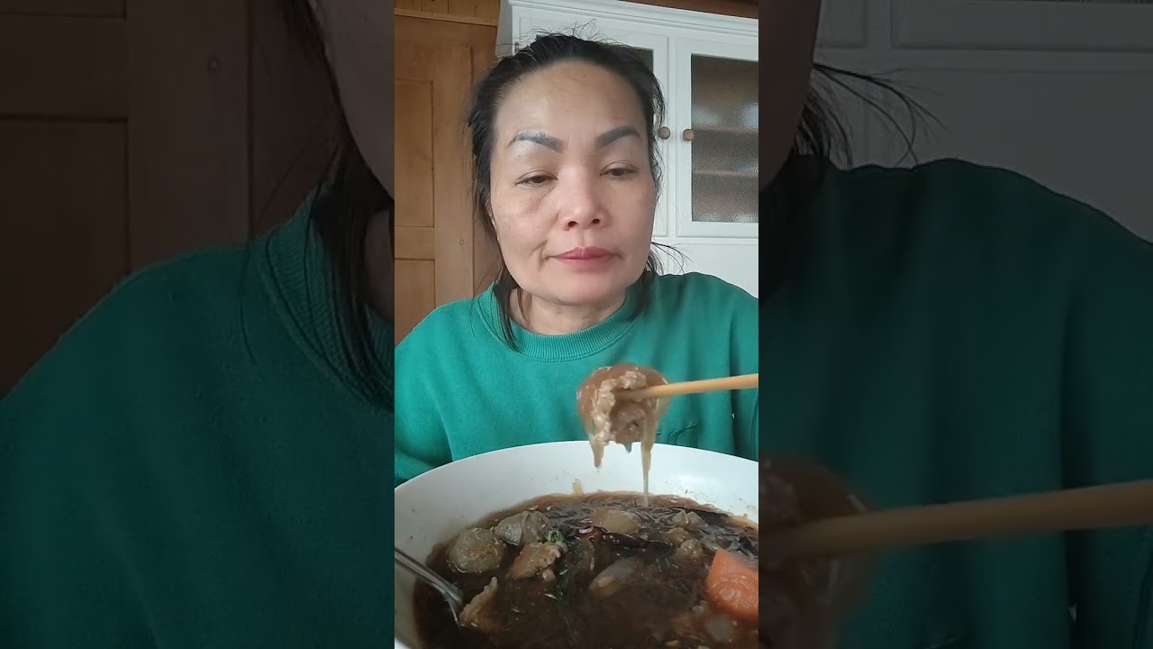 แกงเส้นเนื้อมาทานด้วยกันค่ะ#ชีวิตในต่างแดน 