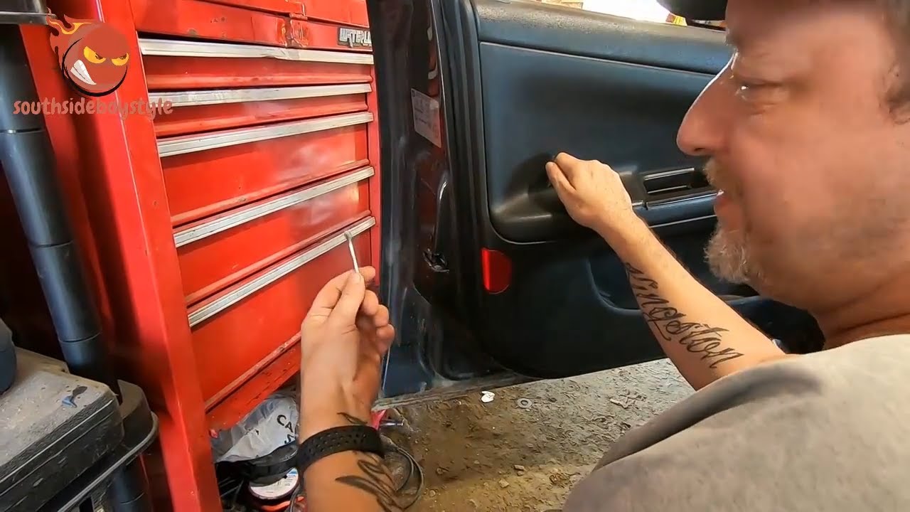 Как починить датчик света в двери кабины Chevrolet Impala 2008 года (Что делать, если свет в каби...