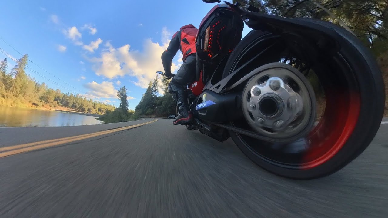 S11E06 2023 Ducati Diavel V4 Country Road take me home