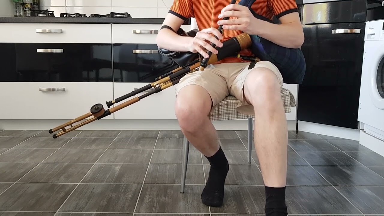 Uilleann pipes half set practising - Water is wide, Queen of the rushes jig, Kesh jig