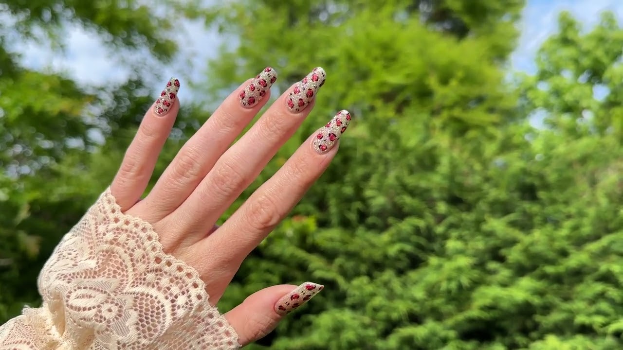 ASMR with natural #longnails 💅🏻 and bird sounds ✨💞 #asmr #relaxing #nails