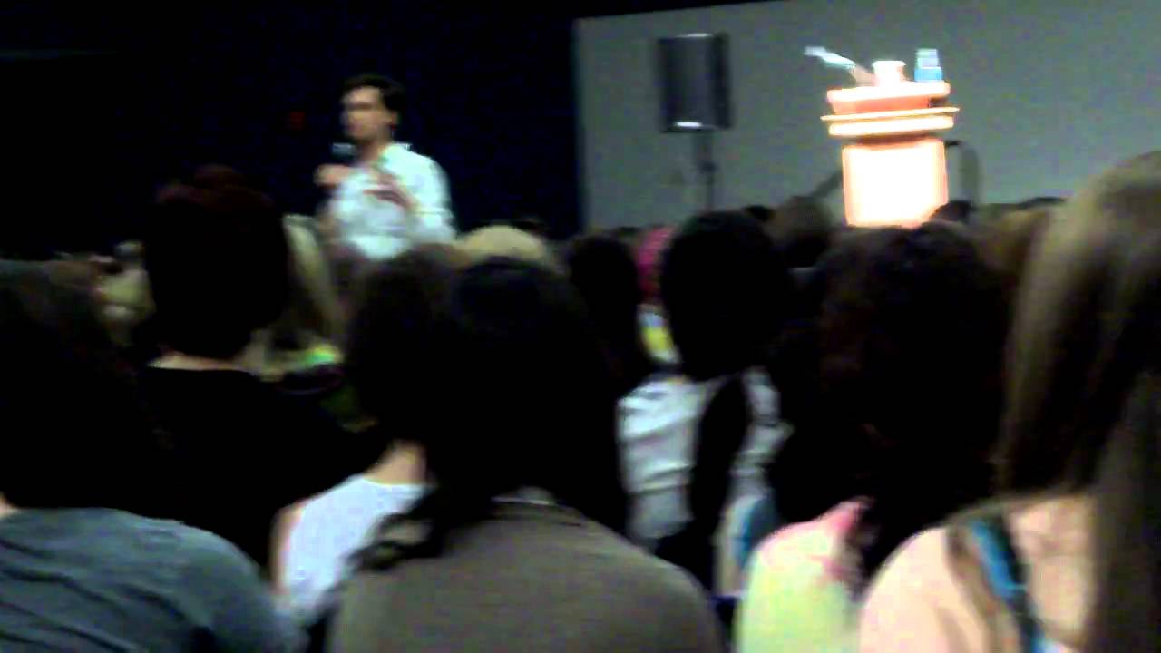 Matthew Gray Gubler @ UNH - Model walk