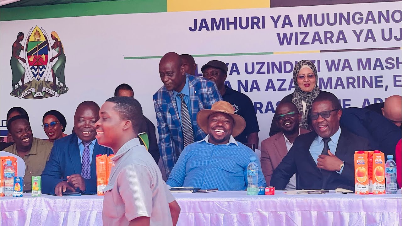FUMAU AMKOSHA WAZIRI, MKUU WA MKOA NA MKURUGENZI WA AZAM BAKHRESA KWA MASHAIRI MATAMU