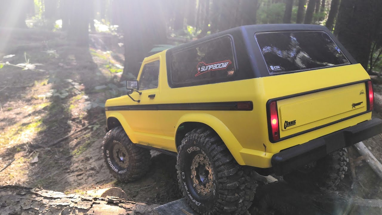 Axial scx10 ii hard body Ford Bronco 1979 first ride. Rc scale track offroad