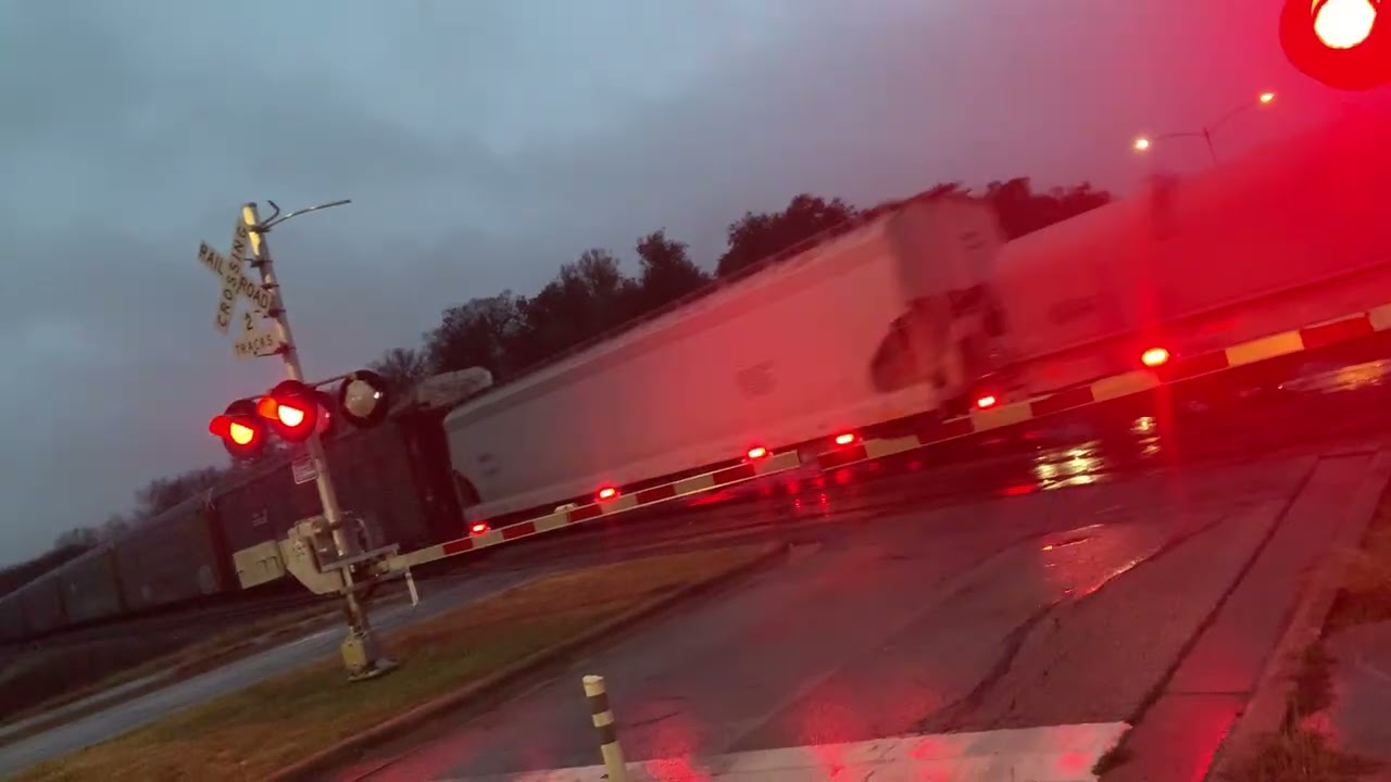 Northbound Union Pacific mix freight train at dittmar road in south Austin Texas on 1/24/26