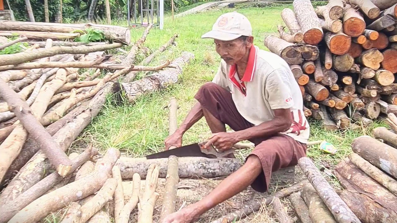 Hard Labor Sawing Wood in the Countryside #RuralAgriculture #TraditionalFarming