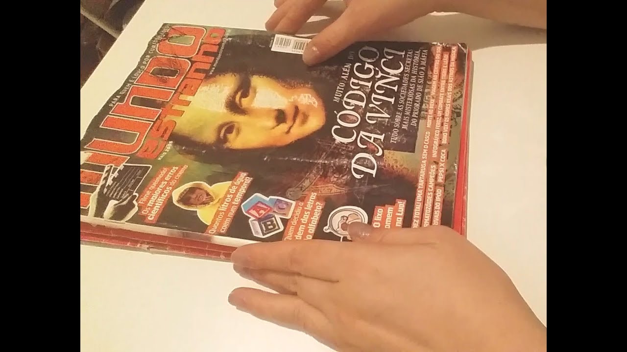 ASMR Português - Folheando revistas (Sussurros)