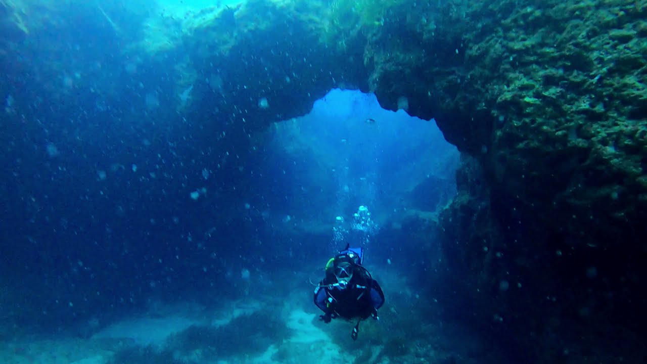 Diving in Malta - Cirkewwa Arch