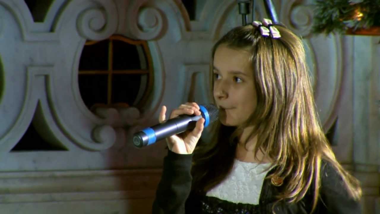 Piccolo Coro S Efisio --silenzio.-- concerto di  N S Bonaria 21 dic 2012    Elisa Viola