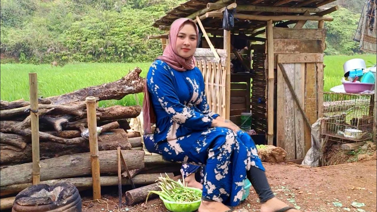 SALUTE !! JANDA CANTIK YG TIDAK MENGENAL MALU MAUPUN GENGSI RELA KERJA SERABUTAN DEMI LUNASI HUTANG
