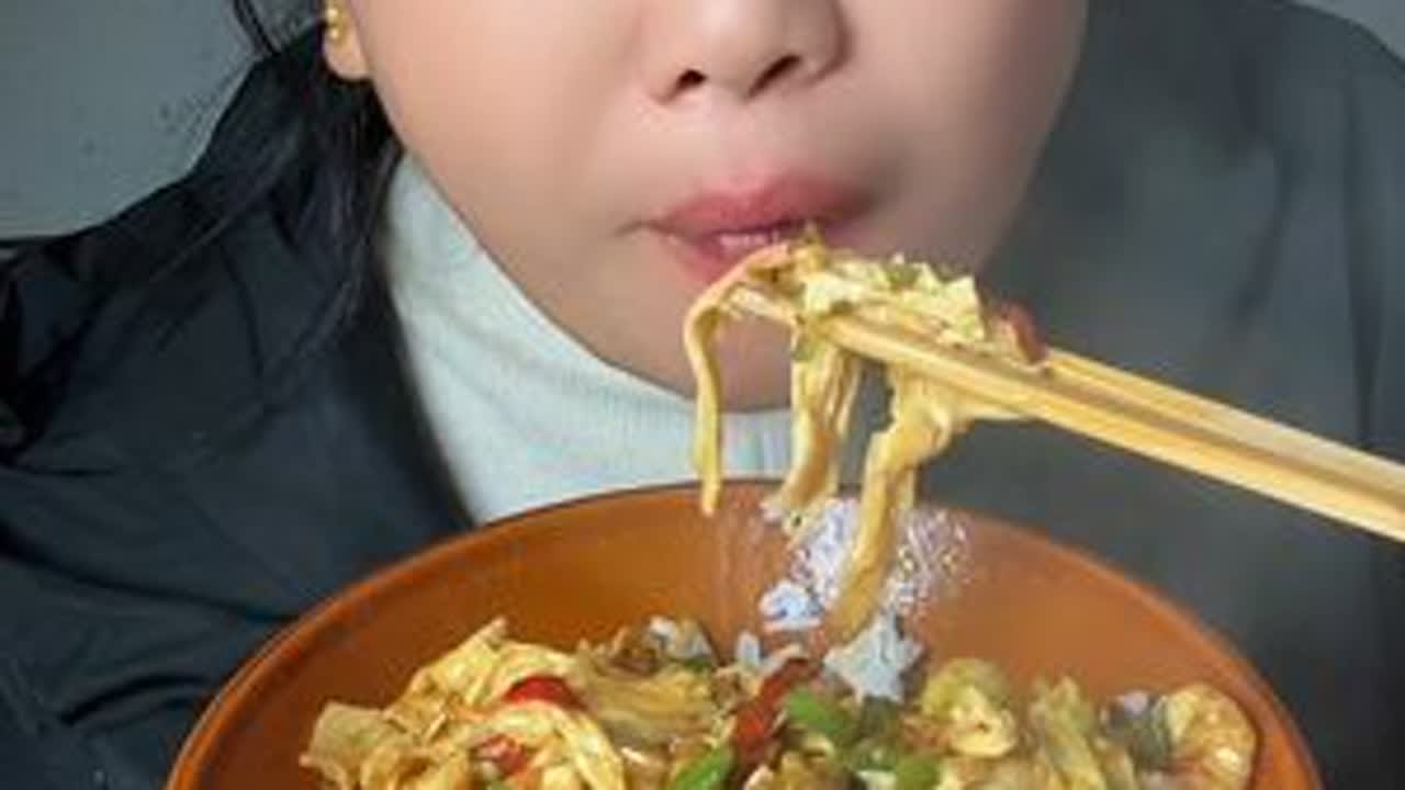 辣椒炒腐竹，好吃又下饭#好吃到停不下来