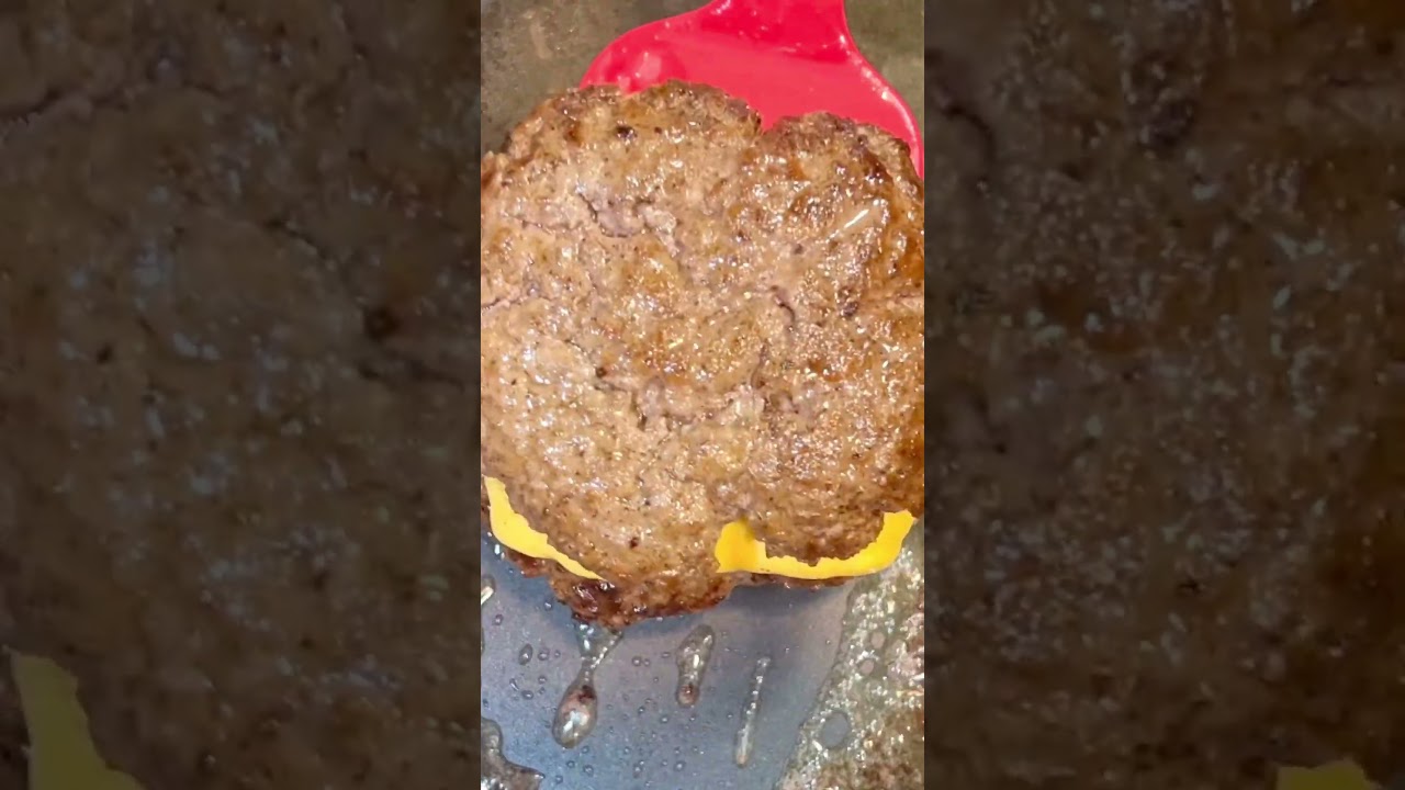 The viral Five Guys grilled cheese cheeseburger 🍔 #fiveguys #grilledcheese #cheeseburger #cooking