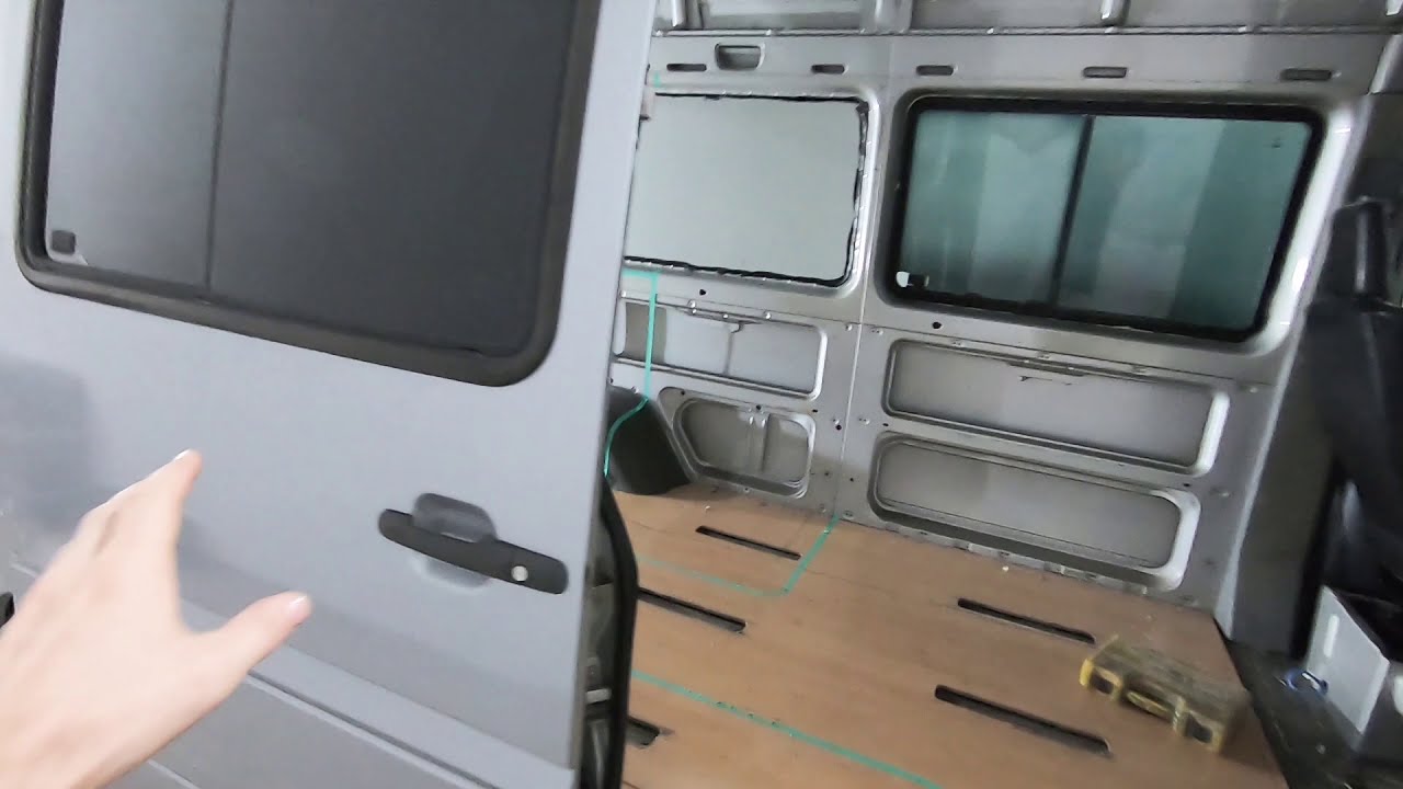 Fechamento das laterais e instalação das janelas do motorhome Sprinter 313 | EP. 2 #141