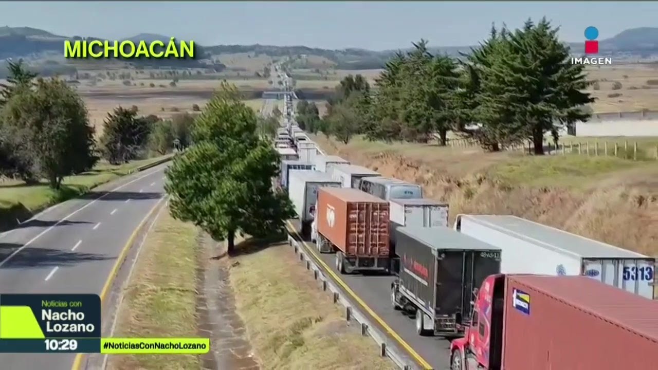 Viajeros van para su segunda noche varados en los bloqueos carreteros de agricultores | Nacho Lozano