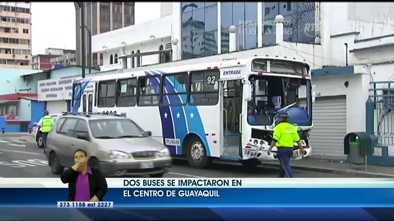 Dos buses se impactaron en el centro de Guayaquil