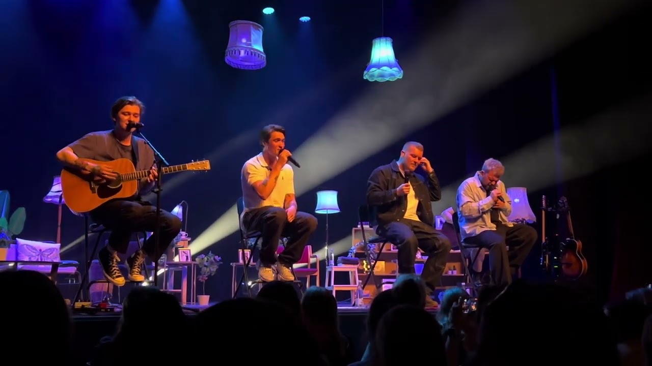 Page Four - Sommerfugle (Magasinet, Odense 250410) @PageFourVEVO