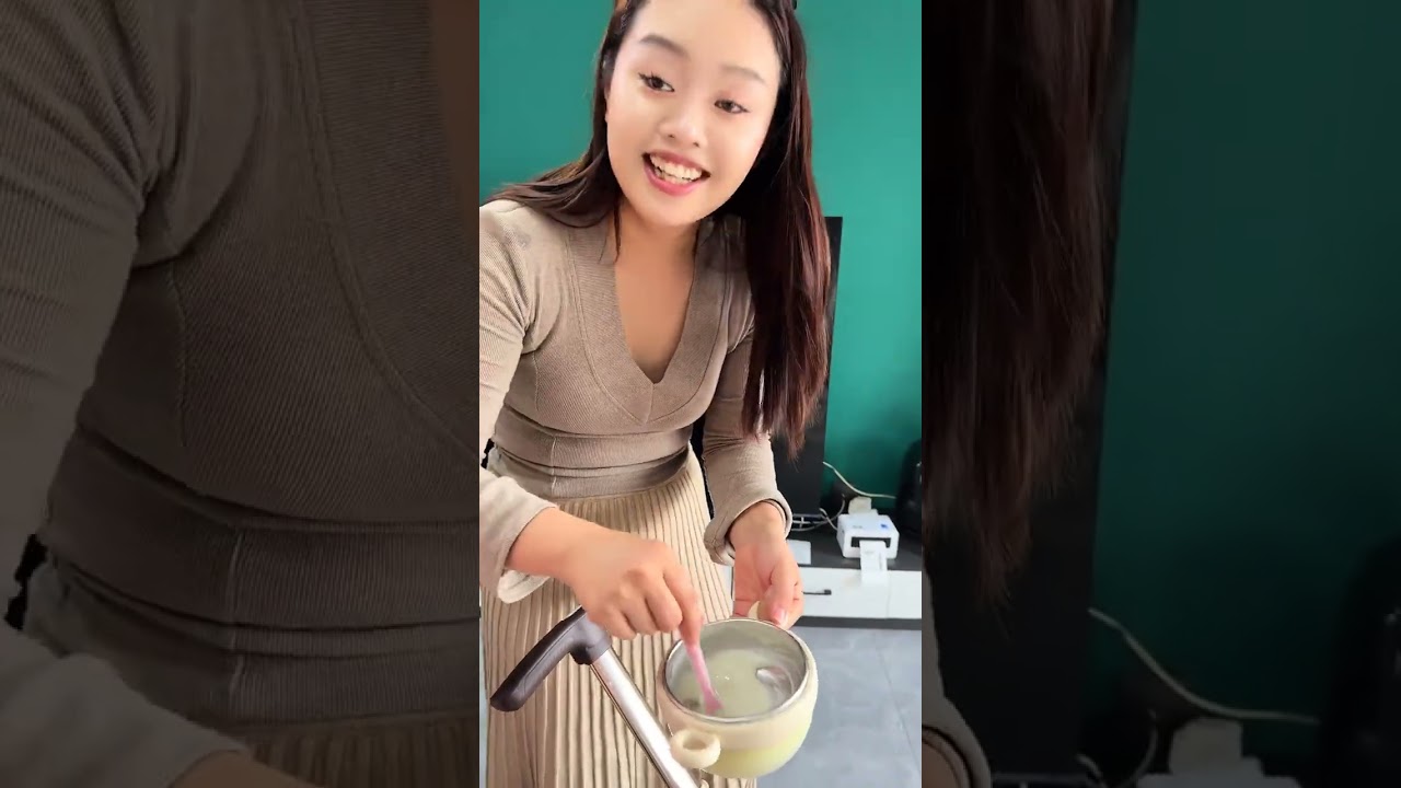 Exclusive: Twins' First Complementary Feeding at 6.5 Months