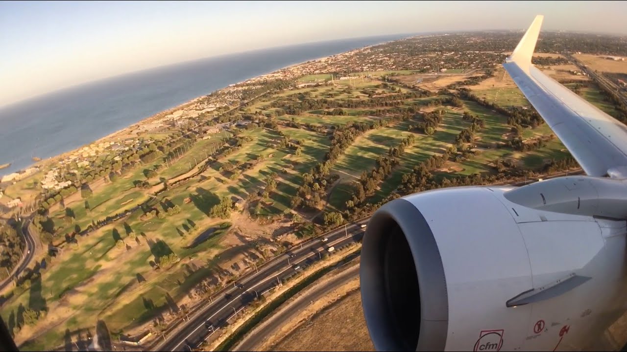 Qantas Boeing 737-800 Loud Roaring takeoff! Must see!