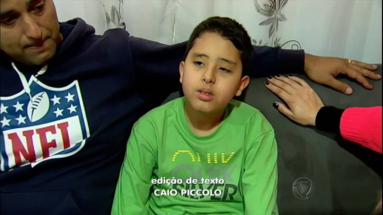 Doença rara faz menino rir compulsivamente