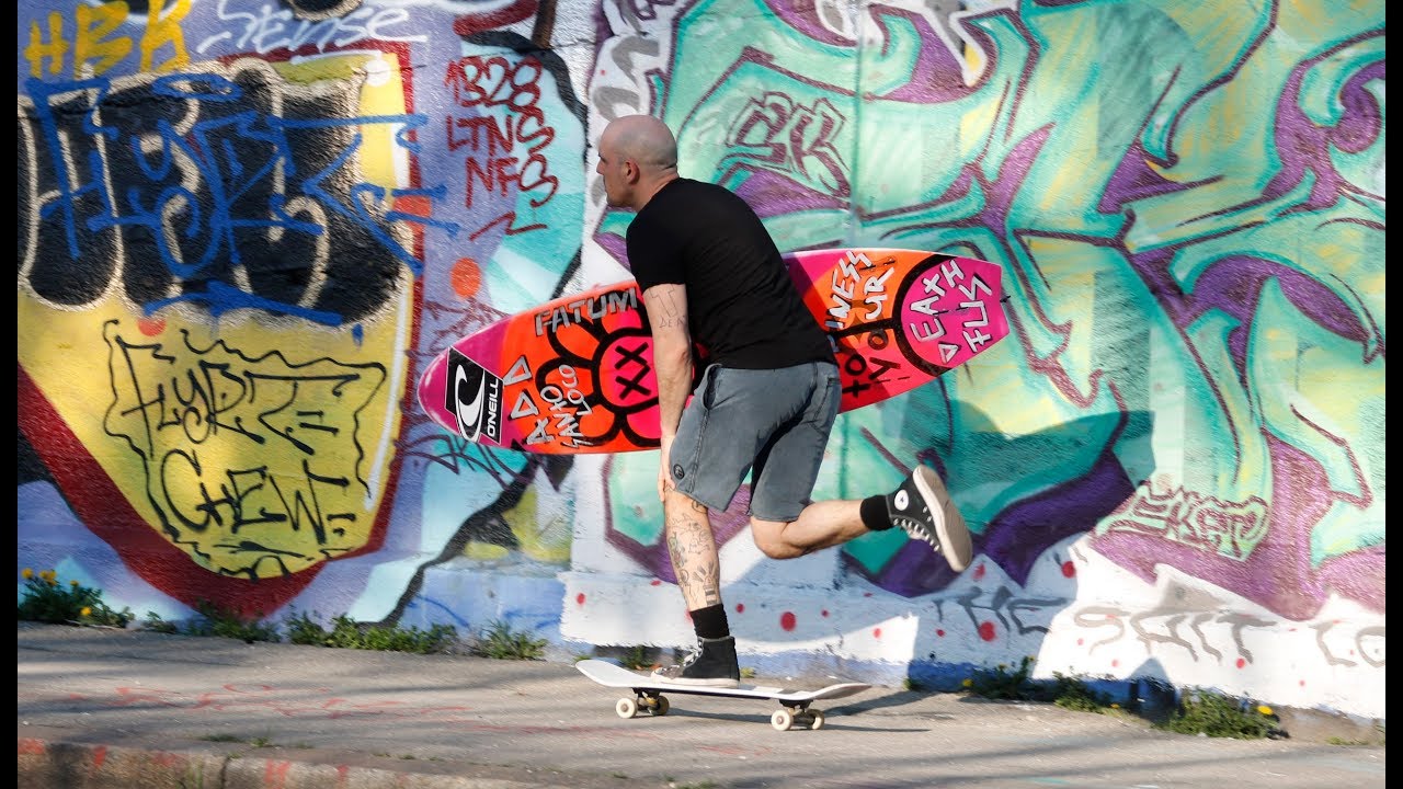 Surfing in Jeans &ndash; Eisbach Munich