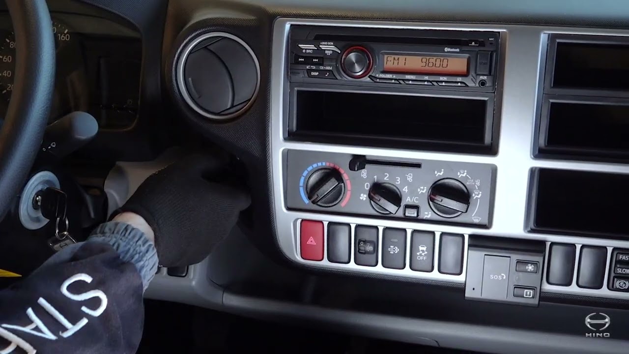 HINO 300 / Хино 300 - Органы управления и приборы