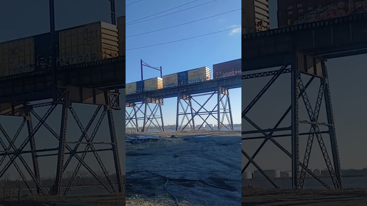 A CSX Freight train going past on the Delair Bridge 