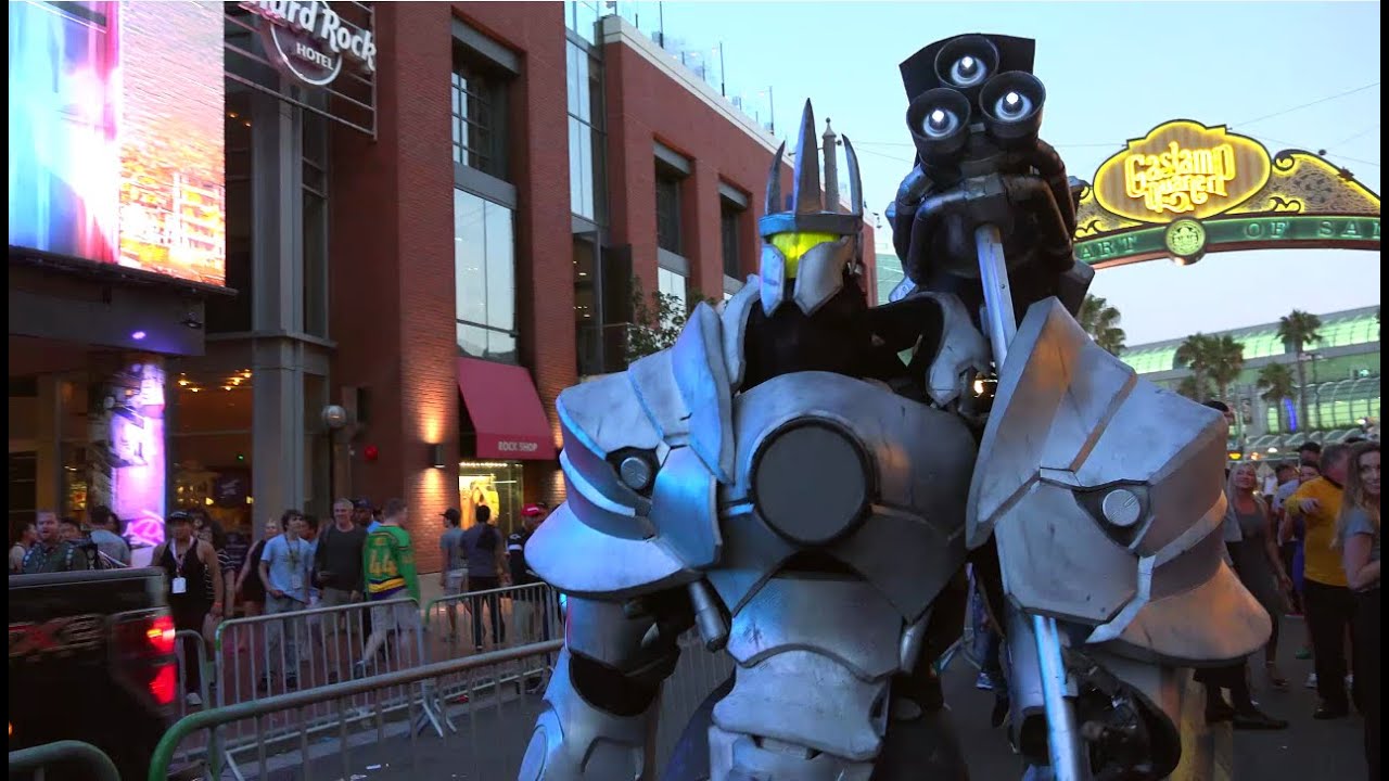 Overwatch Reinhardt Cosplay at SDCC 2016 by Extreme Costumes