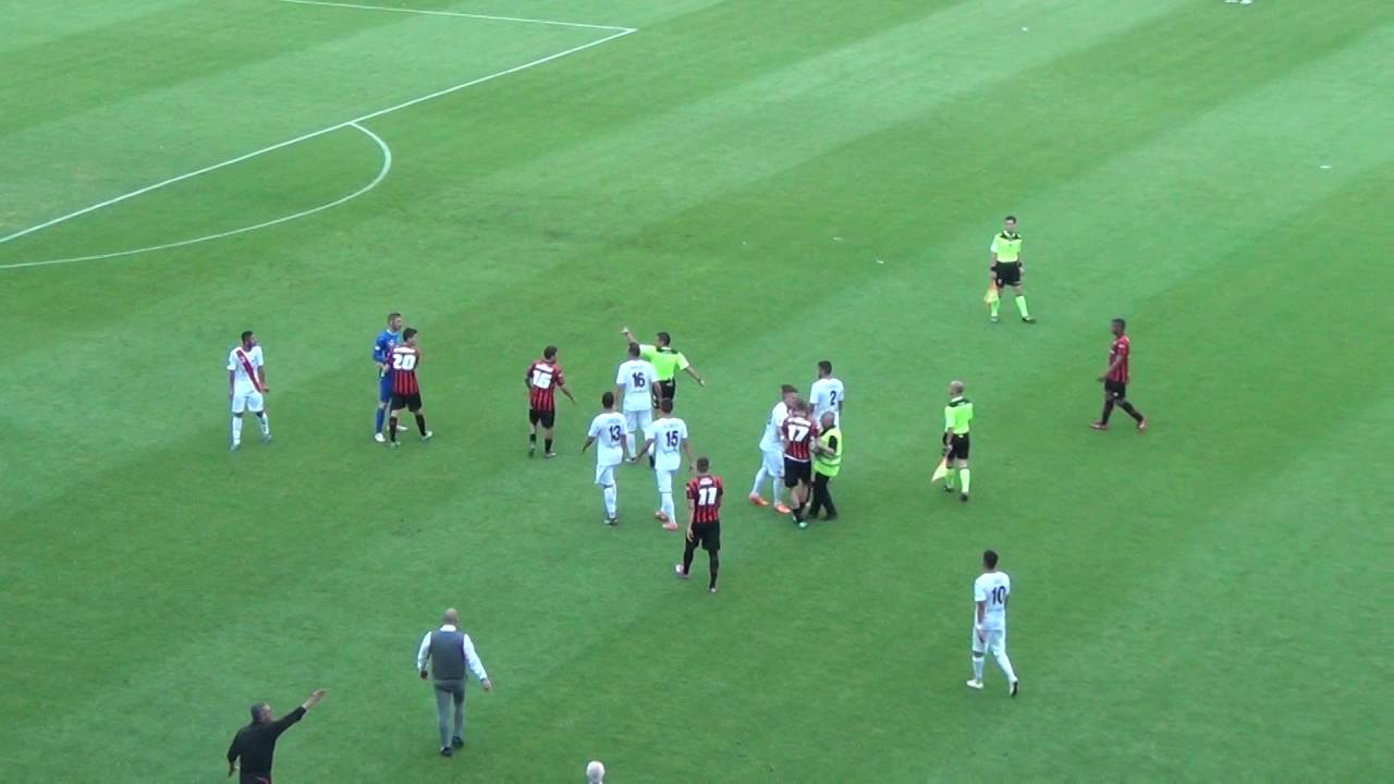 Foggia - Pisa: il finto infortunio, la bottiglietta a Gattuso poi il caos in campo
