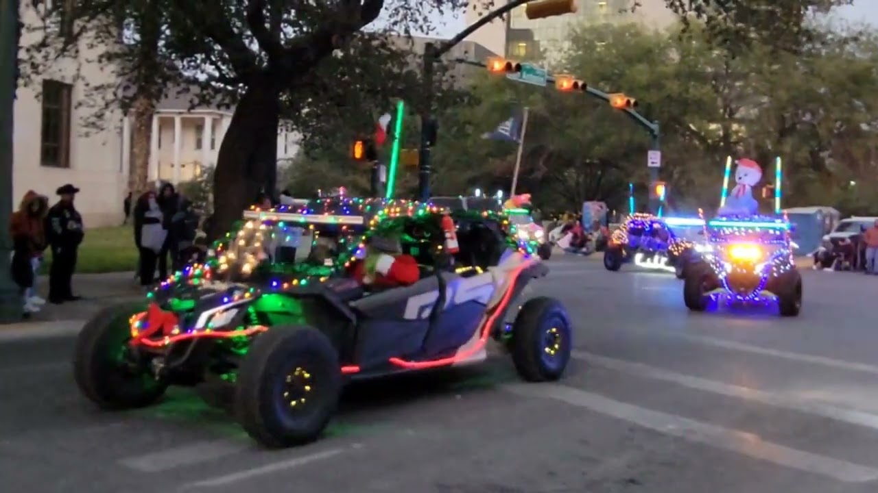 Christmas 🎄 lights parade in downtown El Paso TX 11/19/22