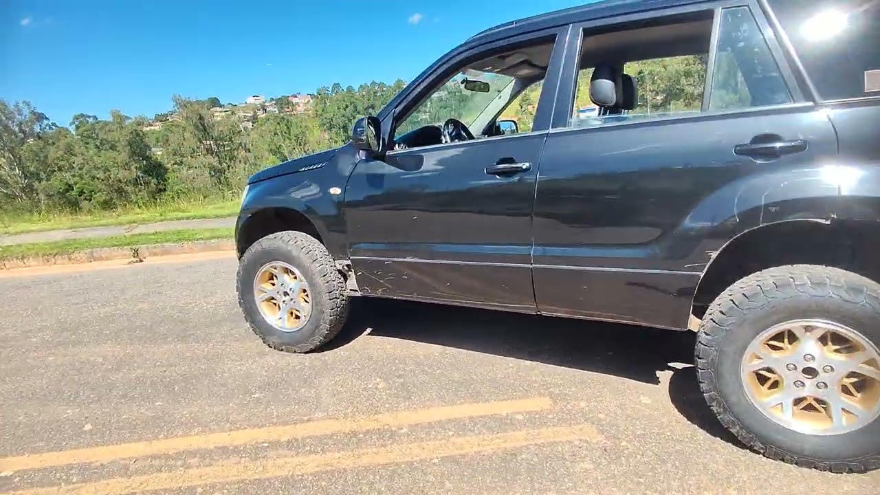 Suzuki Grand Vitara 2010 com lift de 4