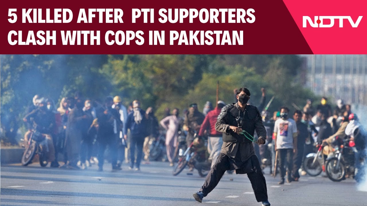 Pakistan Protests | Tear Gas Fired As Cops Clash With Imran Khan's Supporters In Islamabad