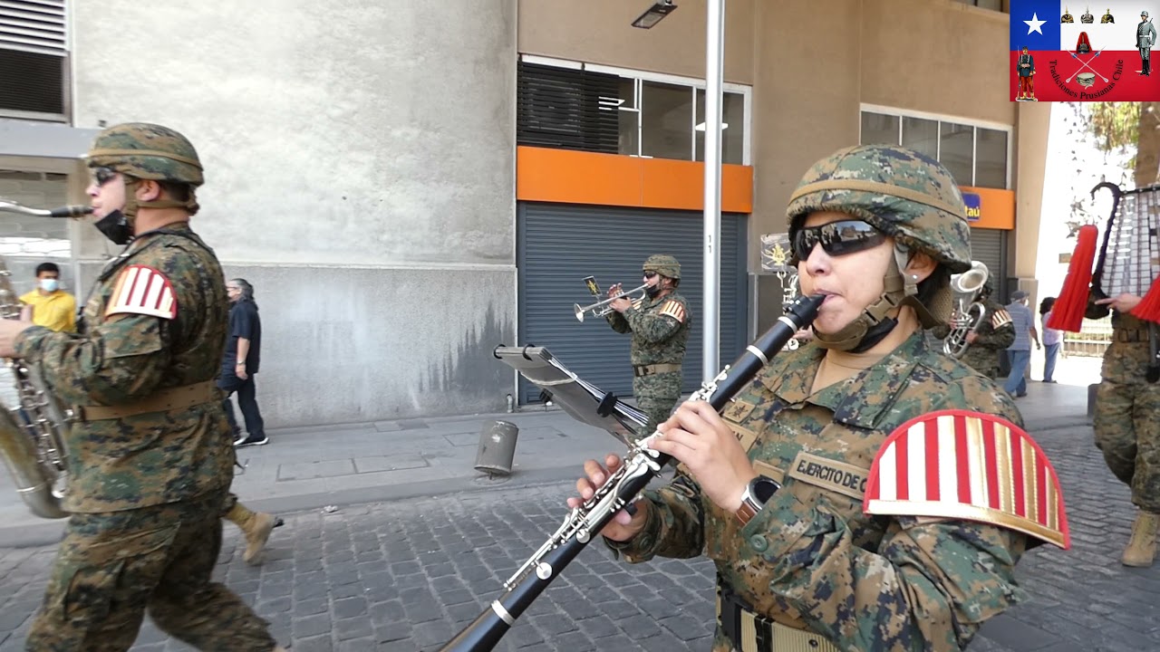 Adiós al 5° de Línea, Regimiento Policía Militar N°1 Santiago Post Izamiento de la Gran Bandera (4K)