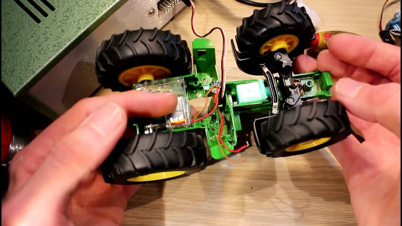 Converting a Siku Control 32 John Deere 6920S Part 4 - Success with the Servos