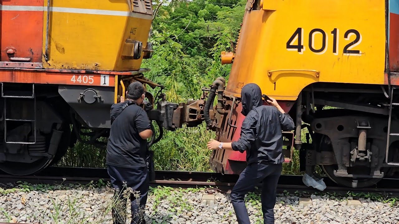 ปู่มาช่วยแล้ว พาหลานมาด้วย GEK4012 พา Alstom 4112 มาช่วย Alstom 4405 ที่ไฟไหม้ขณะทำ 777 ที่ต้นสำโรง