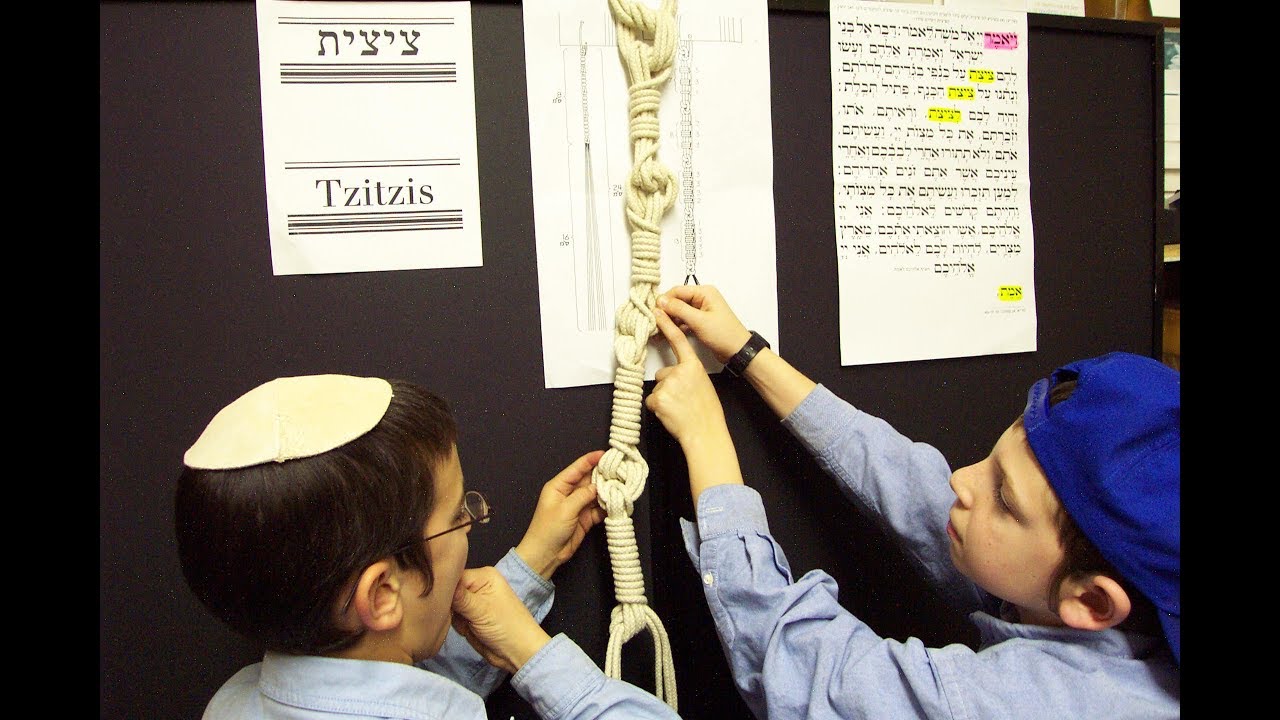 Tzitzit Workshop - Tzivos Hashem Traveling Craft Workshops - JewishChildren.com