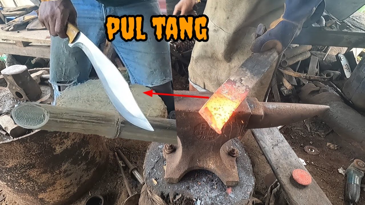 menempa besi limbah menjadi golok tebas super tajam