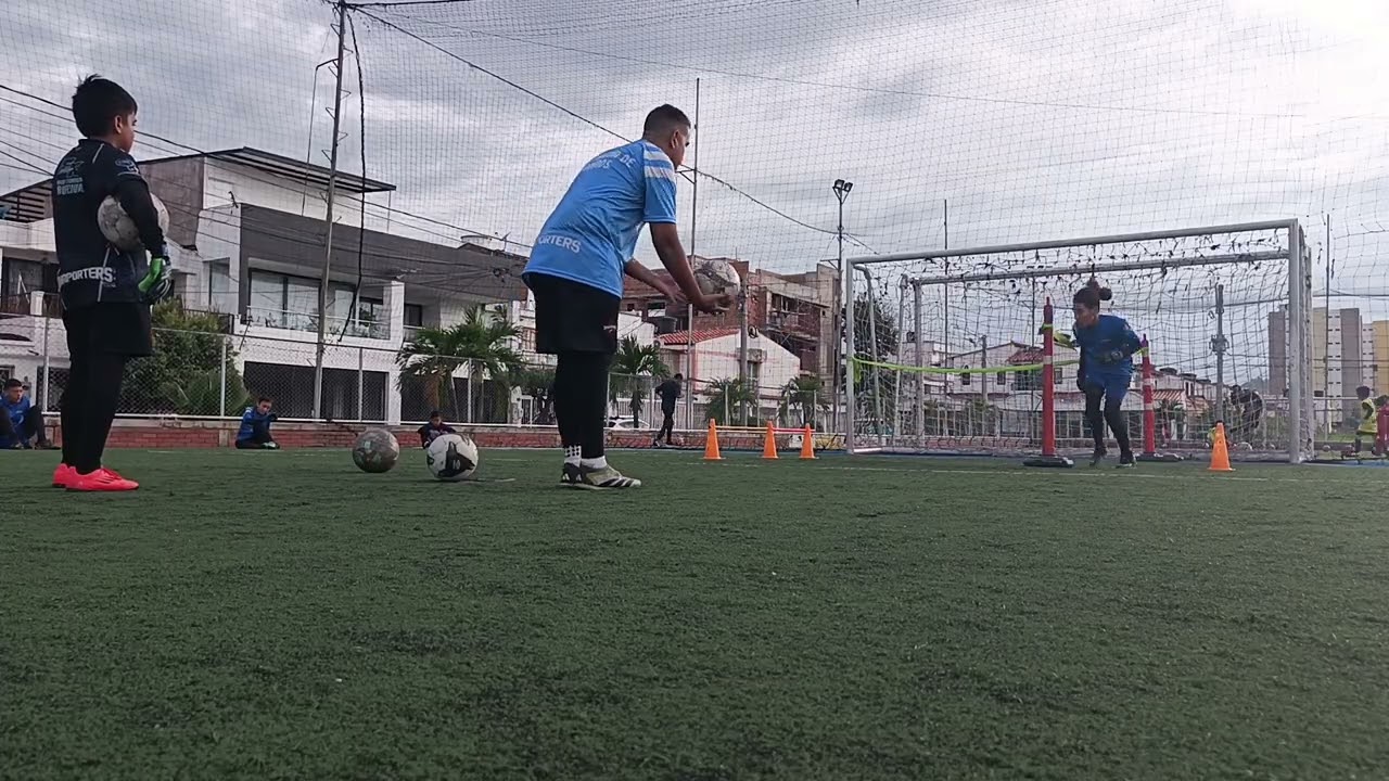 Entrenamiento de arqueros, trabajo de técnica con volada.