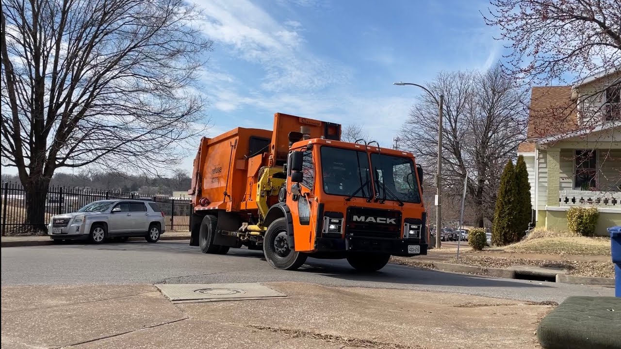 Mack LR Curbtender Garbage Truck: City of St. Louis