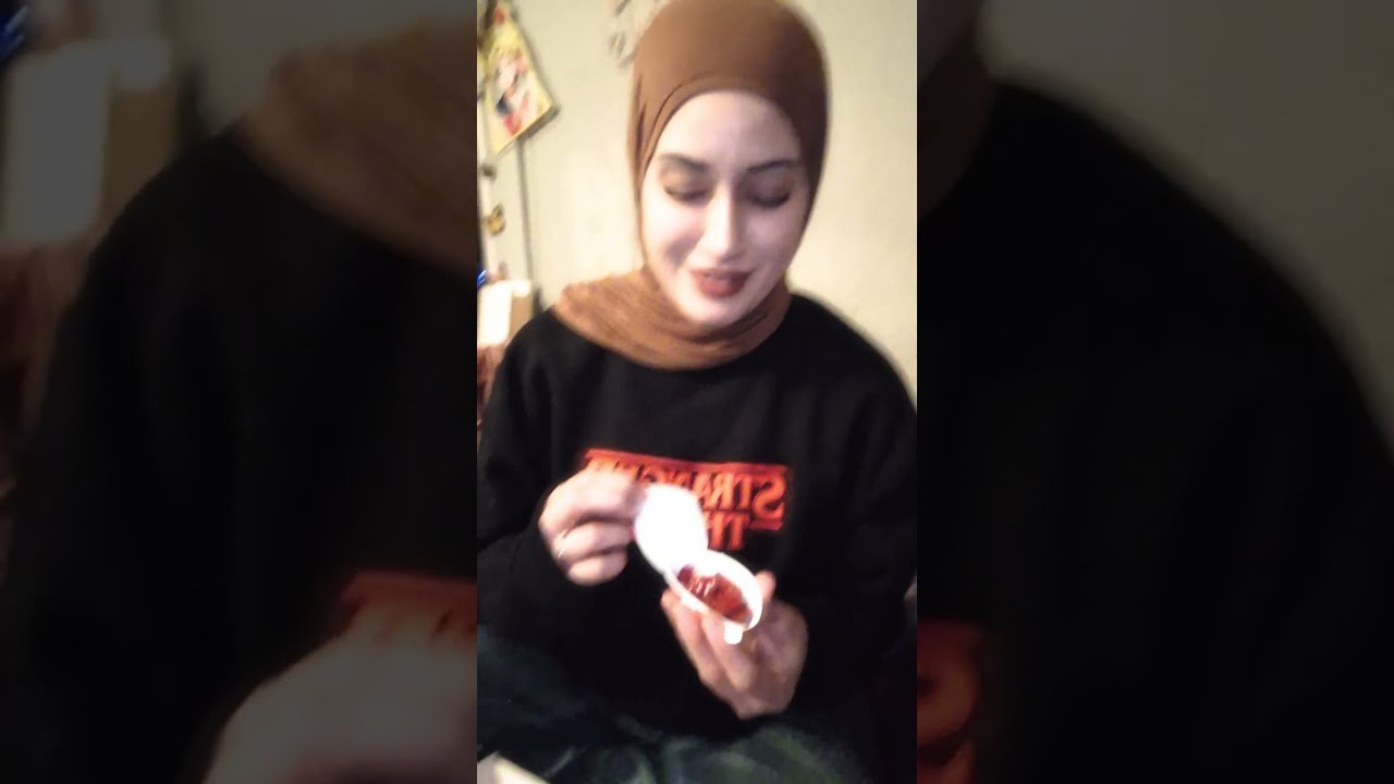 Unboxing der Stranger Things Eier mit Kübra 
