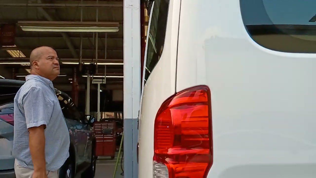 NISSAN URVAN 14 pasajeros AMPLIA AA