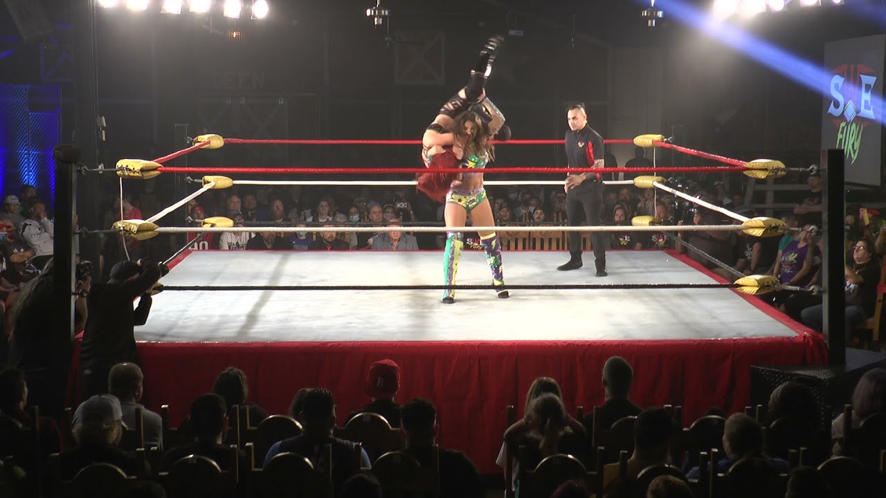 SWE WOMENS WOMENS CHAMPION CHRISTI JAYNES VS IVELISSE