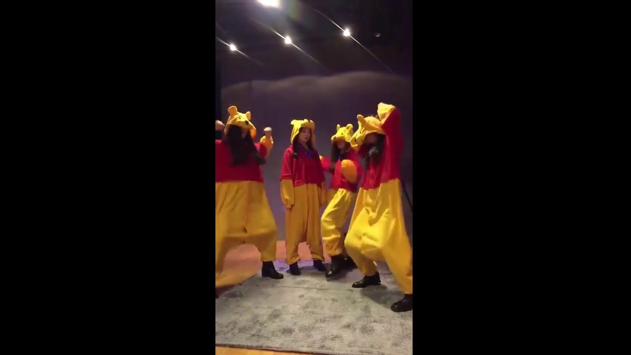 Red Velvet Funny Clip #1 - Halloween Party
