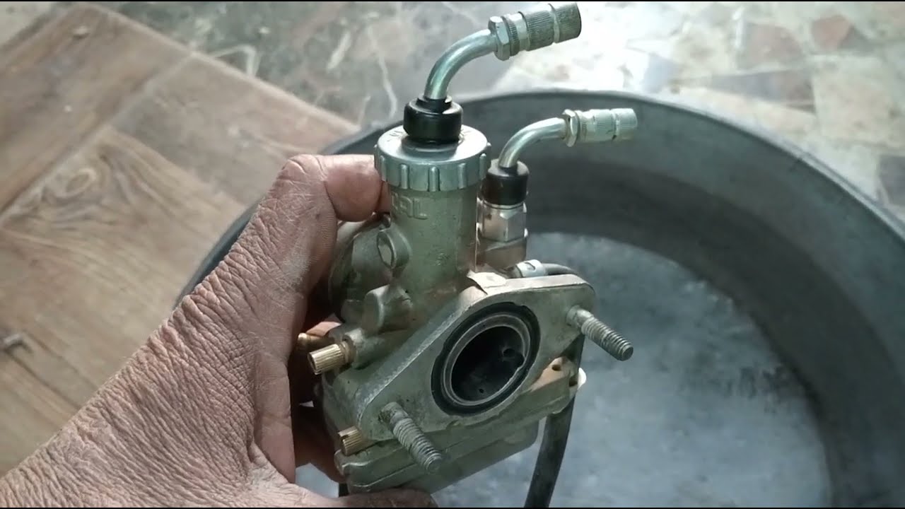 اصلاح تسريب البنزين فى كربرتير التوكتوك بدون مصاريف
