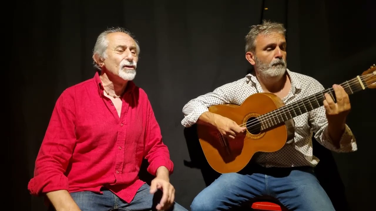 Naranjo en flor. Julián David (voz), Marcelo Franco (guitarra).
